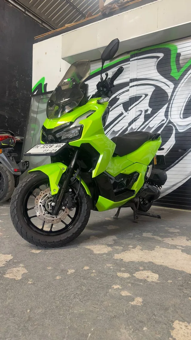 Green Honda ADV 160cc scooter rental in Bali
