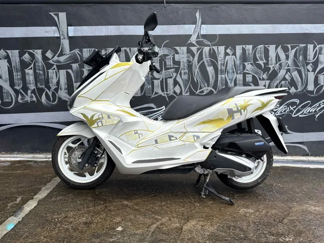 White Honda PCX 160cc scooter rental in Bali