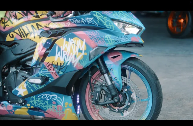 Street Art — аренда мотоцикла Kawasaki ZX-25R 250cc на Бали, фото 5