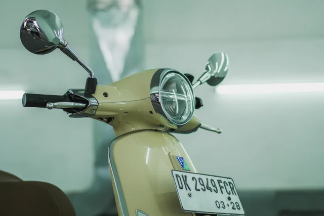 Beige Vespa 150cc scooter rental in Bali, photo 3