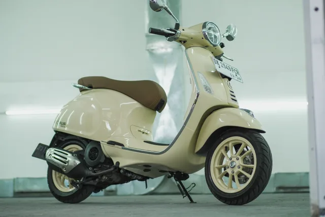 Beige Vespa 150cc scooter rental in Bali, photo 5