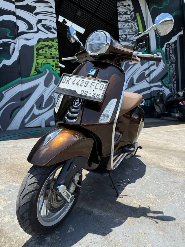 Brown Vespa 150cc scooter rental in Bali
