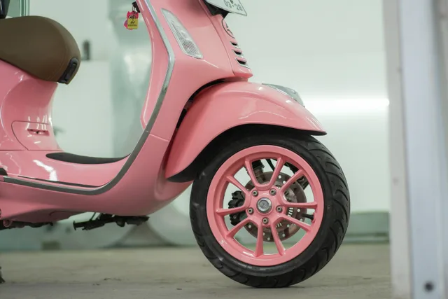 Pink Vespa 150cc scooter rental in Bali, photo 4