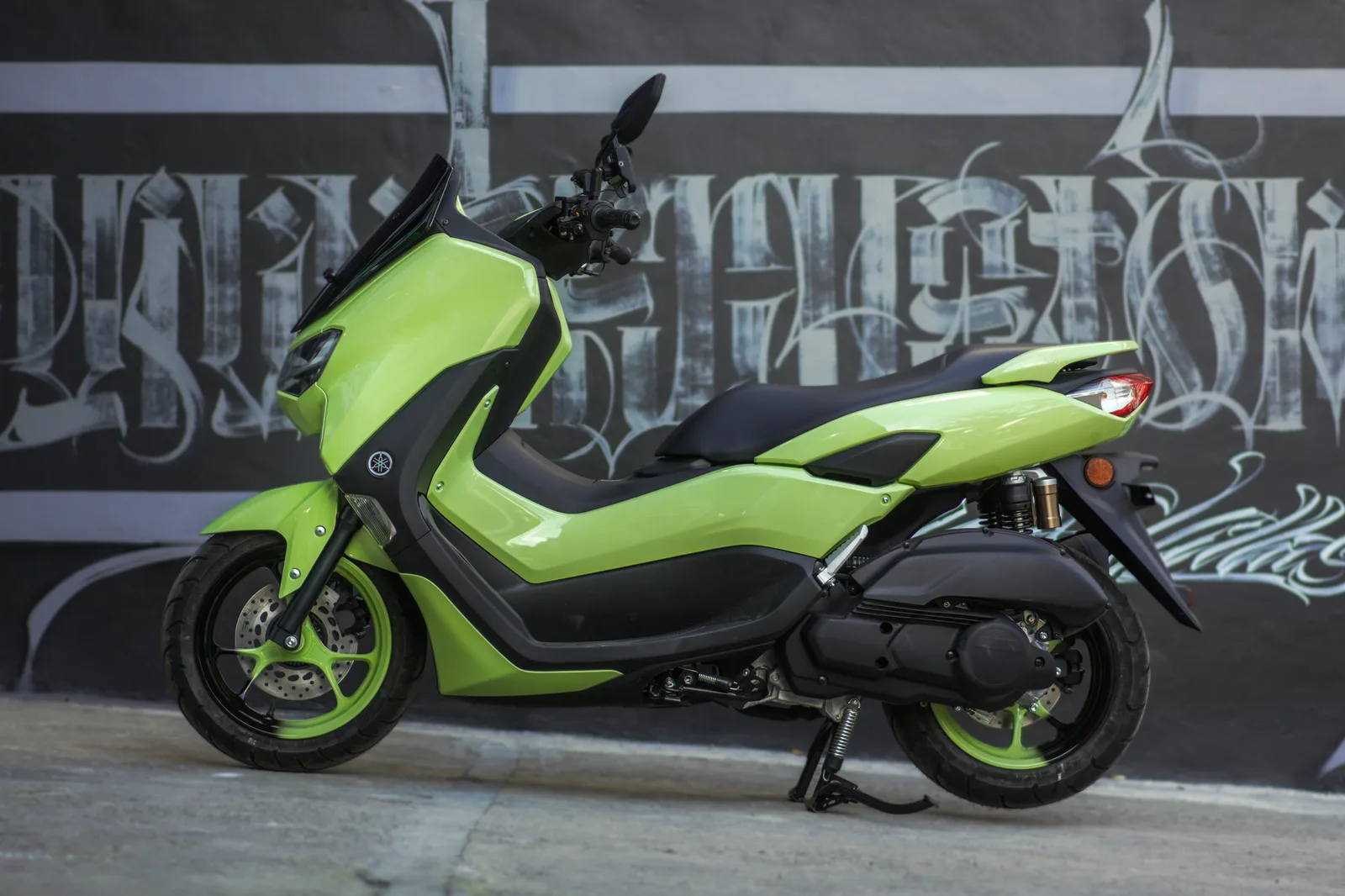 Зелёный скутер Yamaha NMAX 155cc в аренду на Бали