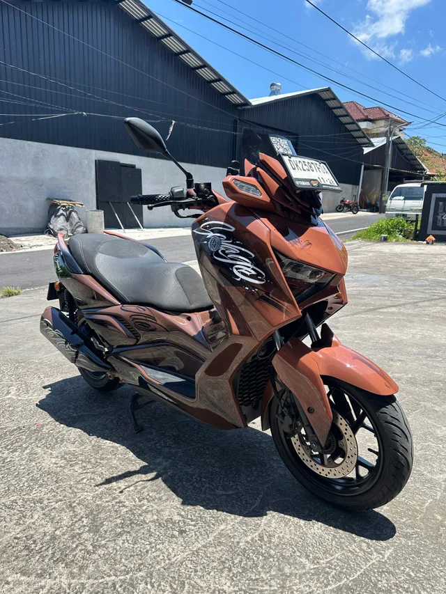 Chocolate — Yamaha XMAX Limited 250cc scooter rental in Bali, photo 4