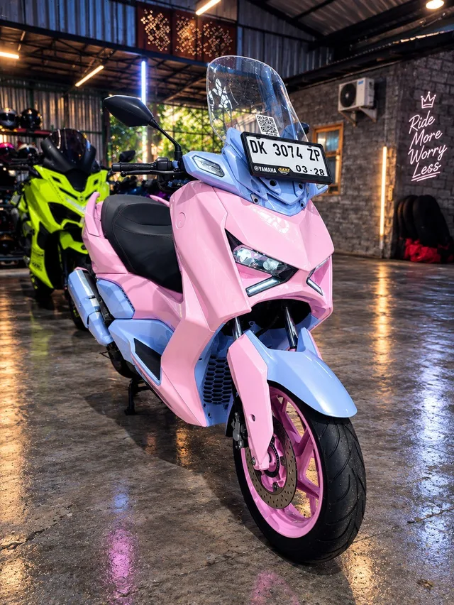 Green Yamaha XMAX Limited 250cc scooter rental in Bali