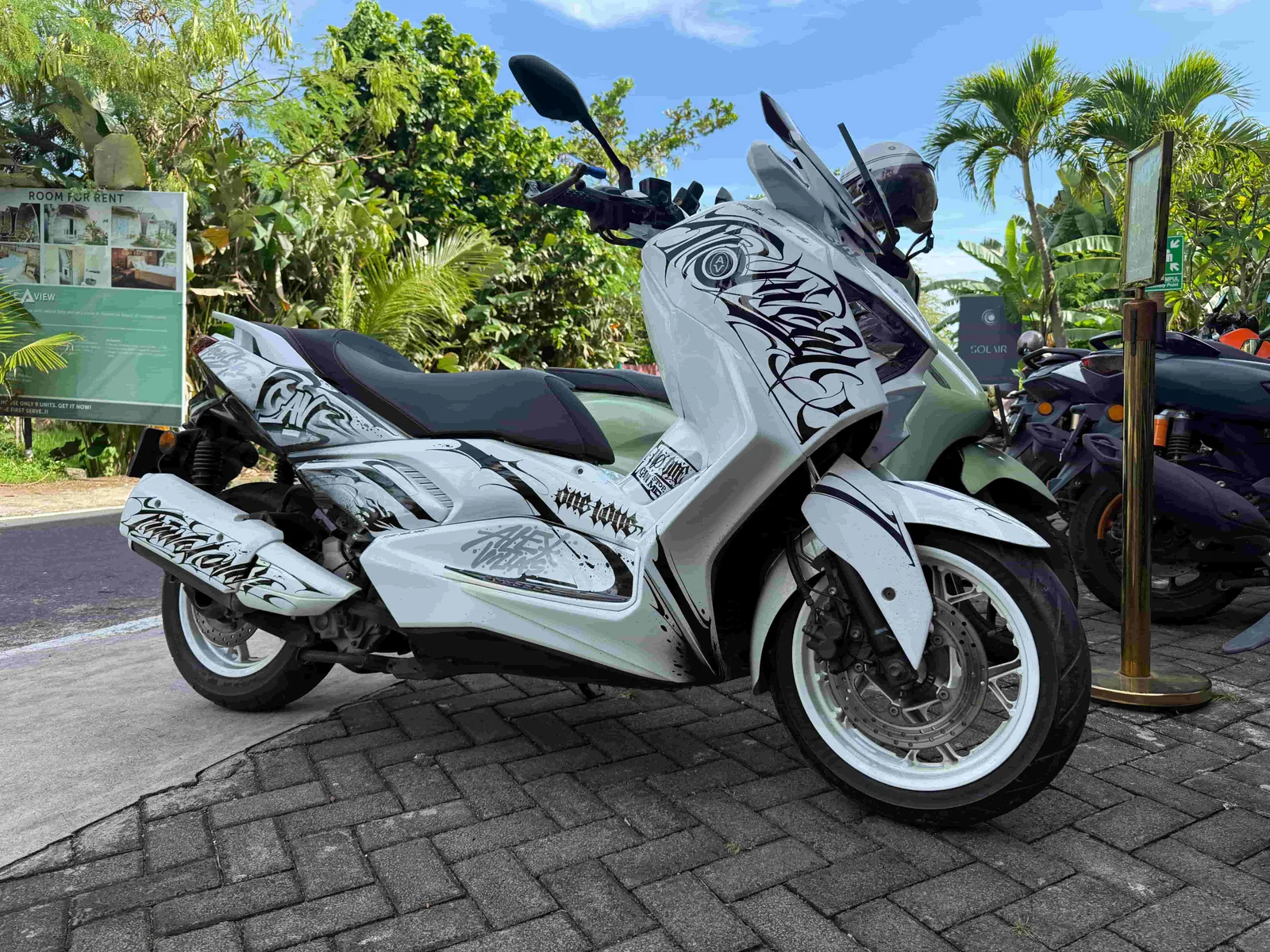 White Yamaha XMAX Limited 250cc scooter rental in Bali