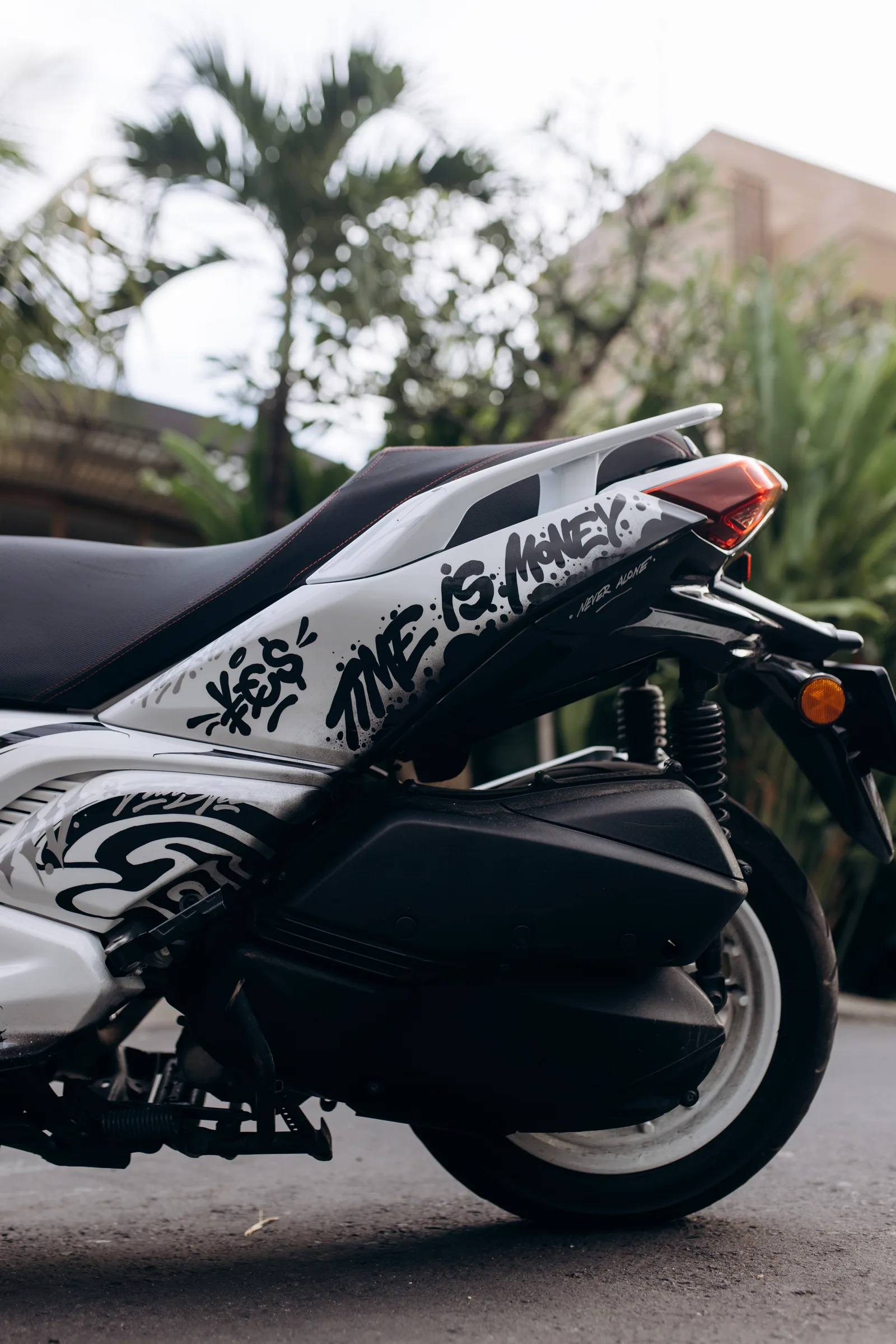 White Yamaha XMAX Limited 250cc scooter rental in Bali, photo 2
