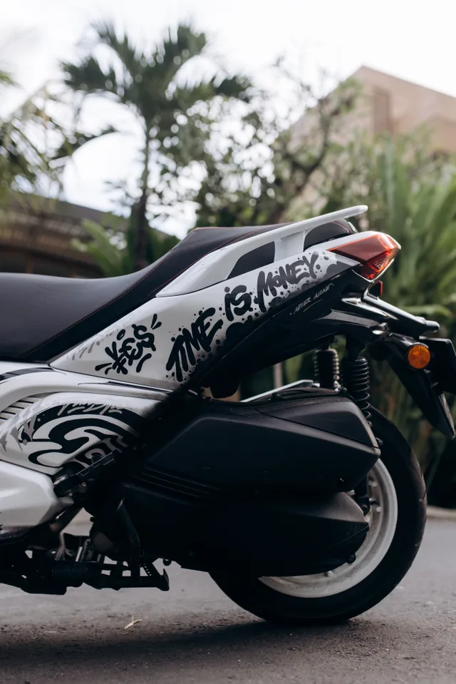 White Yamaha XMAX Limited 250cc scooter rental in Bali, photo 2