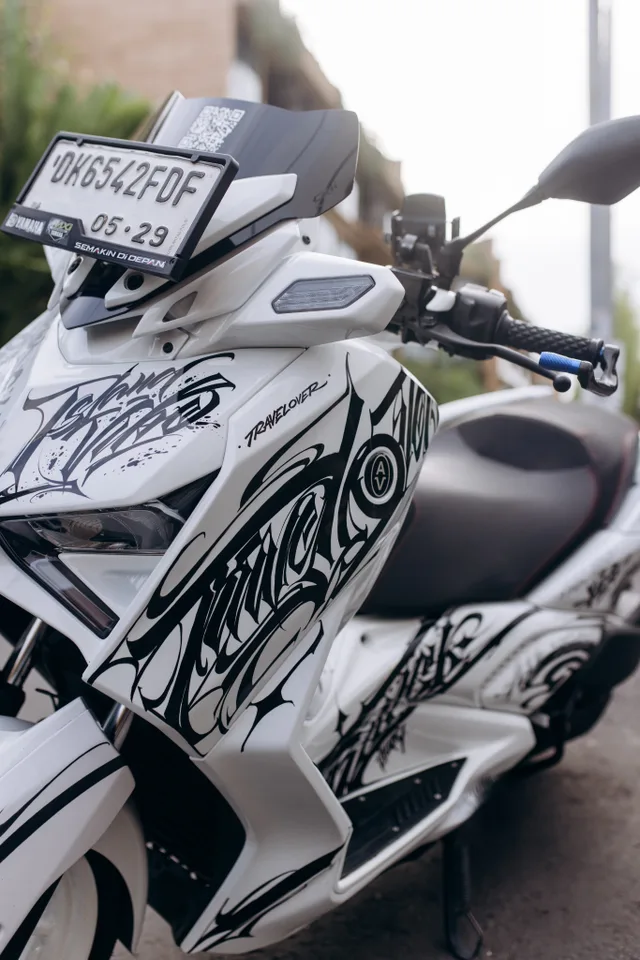 White Yamaha XMAX Limited 250cc scooter rental in Bali, photo 5