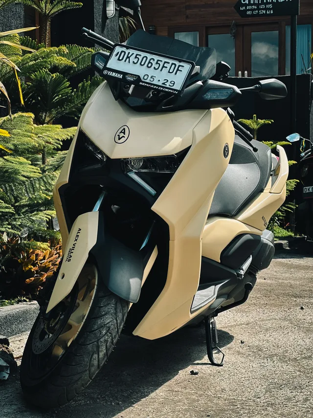 Beige Yamaha XMAX 250cc scooter rental in Bali