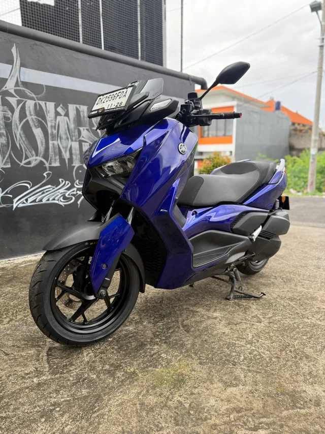 Blue Candy Yamaha XMAX 250cc scooter rental in Bali