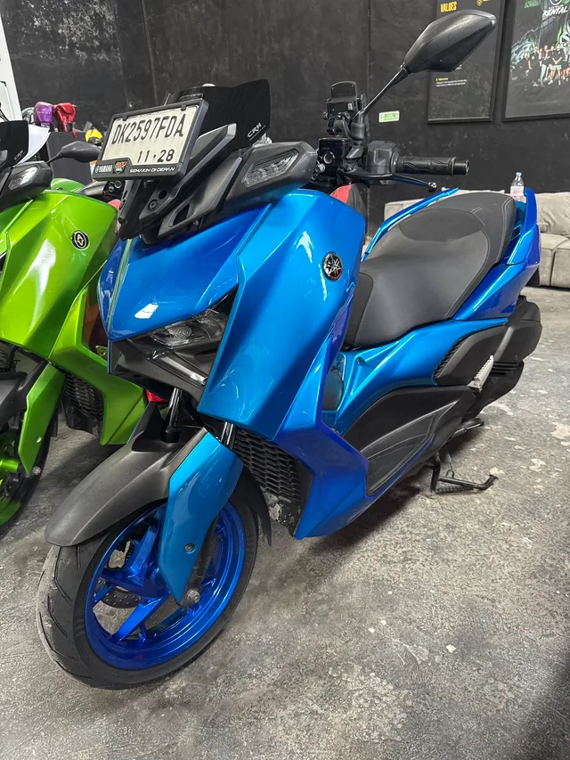 Blue Candy Light Yamaha XMAX 250cc scooter rental in Bali