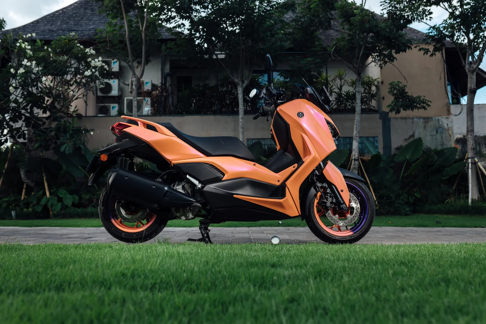 Carrot Yamaha XMAX 250cc scooter rental in Bali