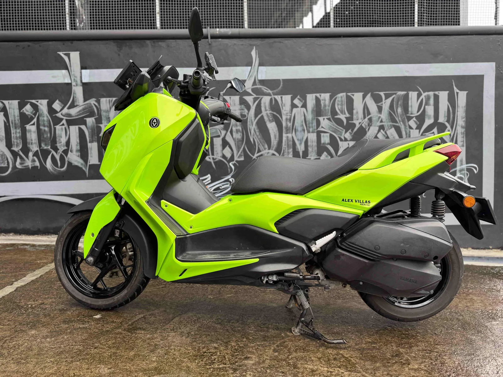 Зелёный скутер Yamaha XMAX 250cc в аренду на Бали