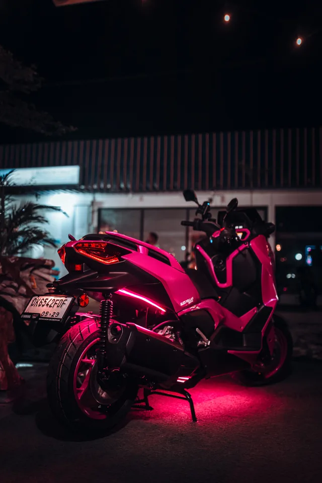 Pink Yamaha XMAX 250cc scooter rental in Bali, photo 3