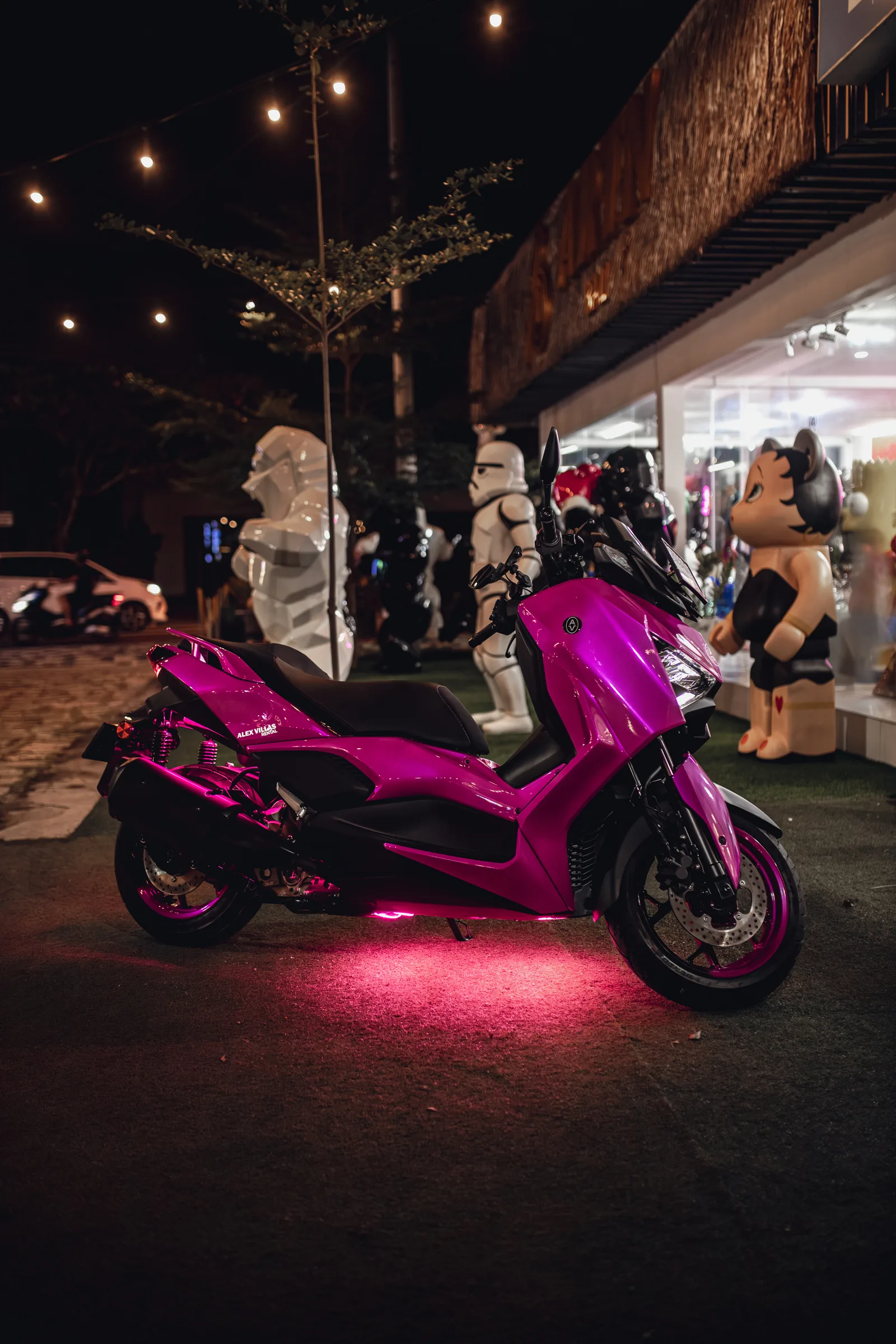 Розовый скутер Yamaha XMAX 250cc в аренду на Бали, фото 2