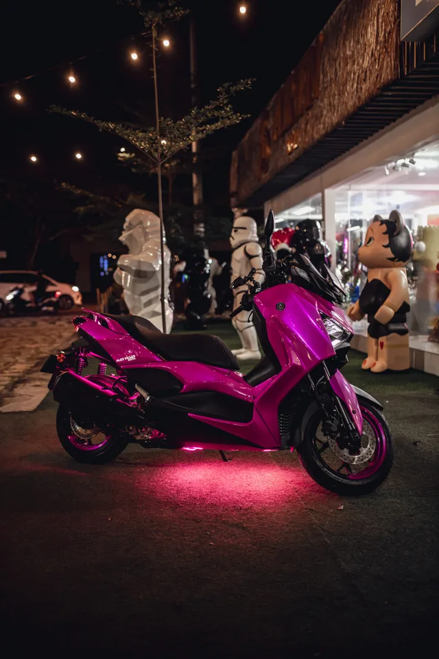 Pink Yamaha XMAX 250cc scooter rental in Bali, photo 2